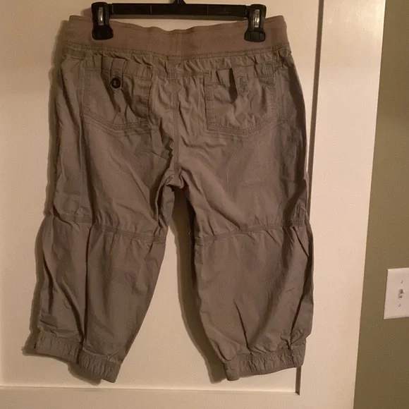 apt 9 Capris with no flaws! - Picture 2 of 4